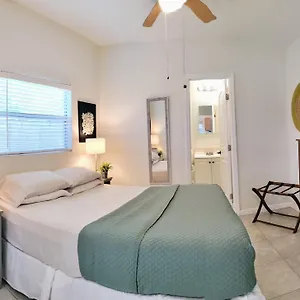 Loft Close To Downtown, Raymond Stadium, Airport And Many Places Apartment