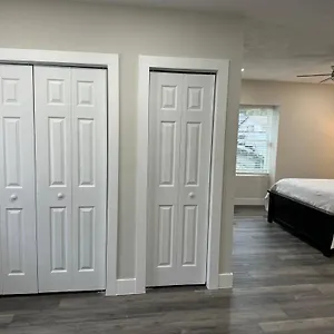 Deluxe Whit Laundry Apartment