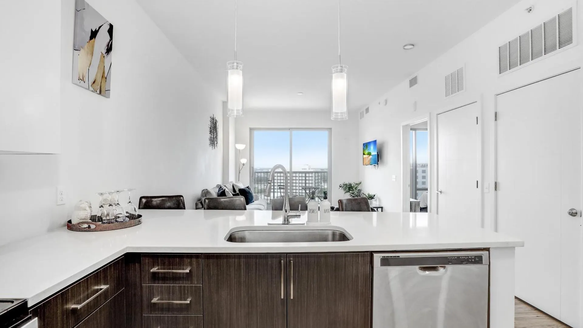 Downtown Tampa Gem 1-Bd W/Pool, Gym, & Sky Lounge Apartment