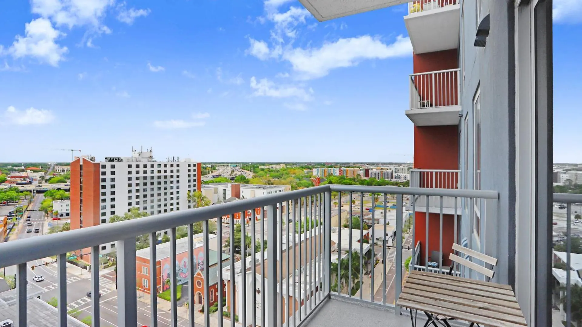 Downtown Tampa Gem 1-Bd W/Pool, Gym, & Sky Lounge Apartment