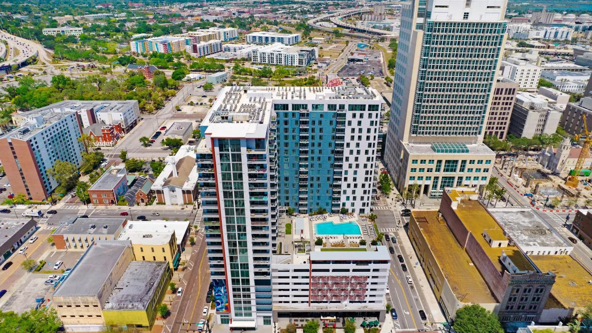 Downtown Tampa Gem 1-Bd W/Pool, Gym, & Sky Lounge Apartment